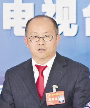 市人大代表,西山区委副书记,区长陈瑞斌接受媒体专访,就西山区在